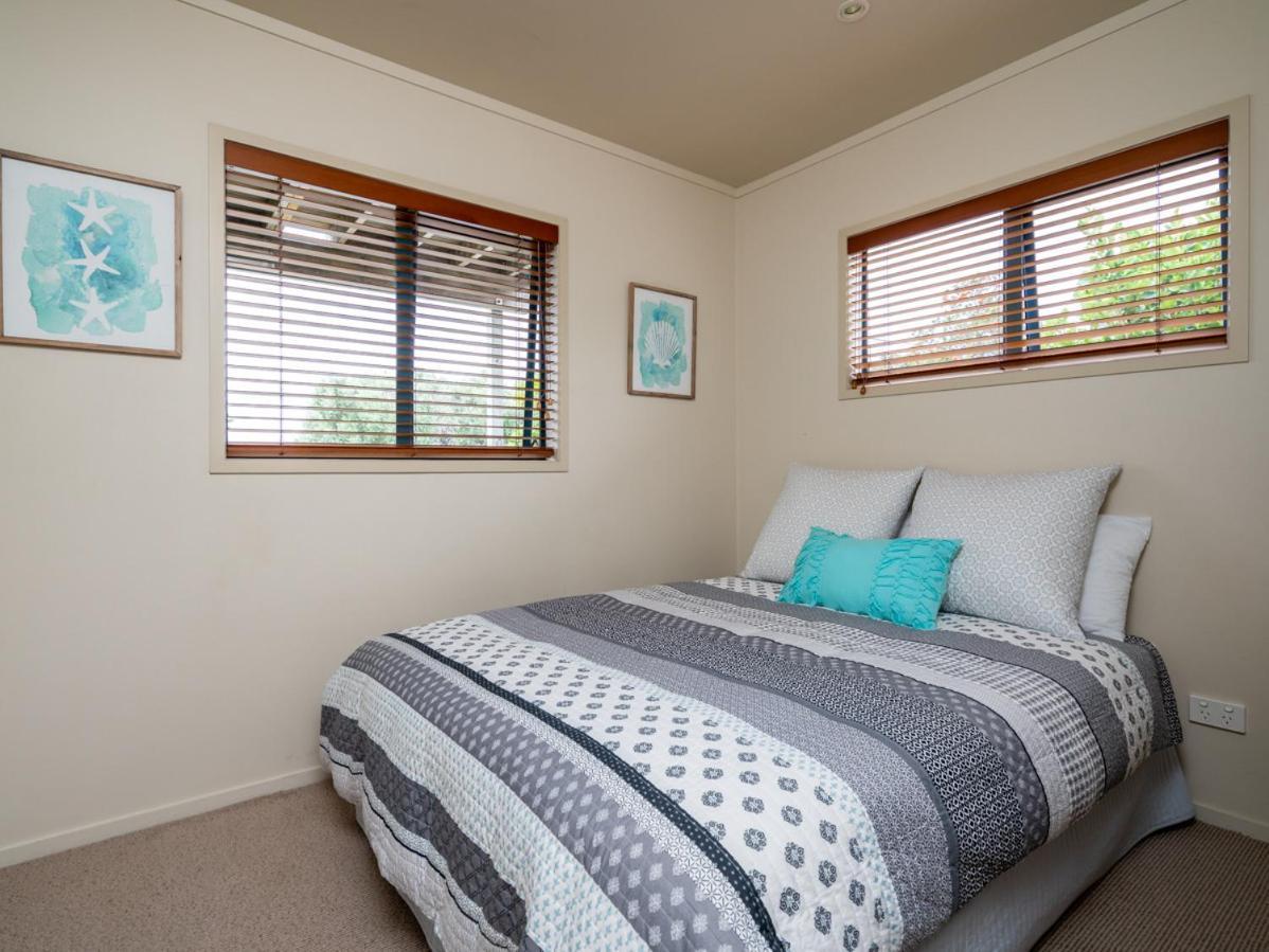 Oceans 8 - Mangawhai Heads Holiday Home Exterior foto