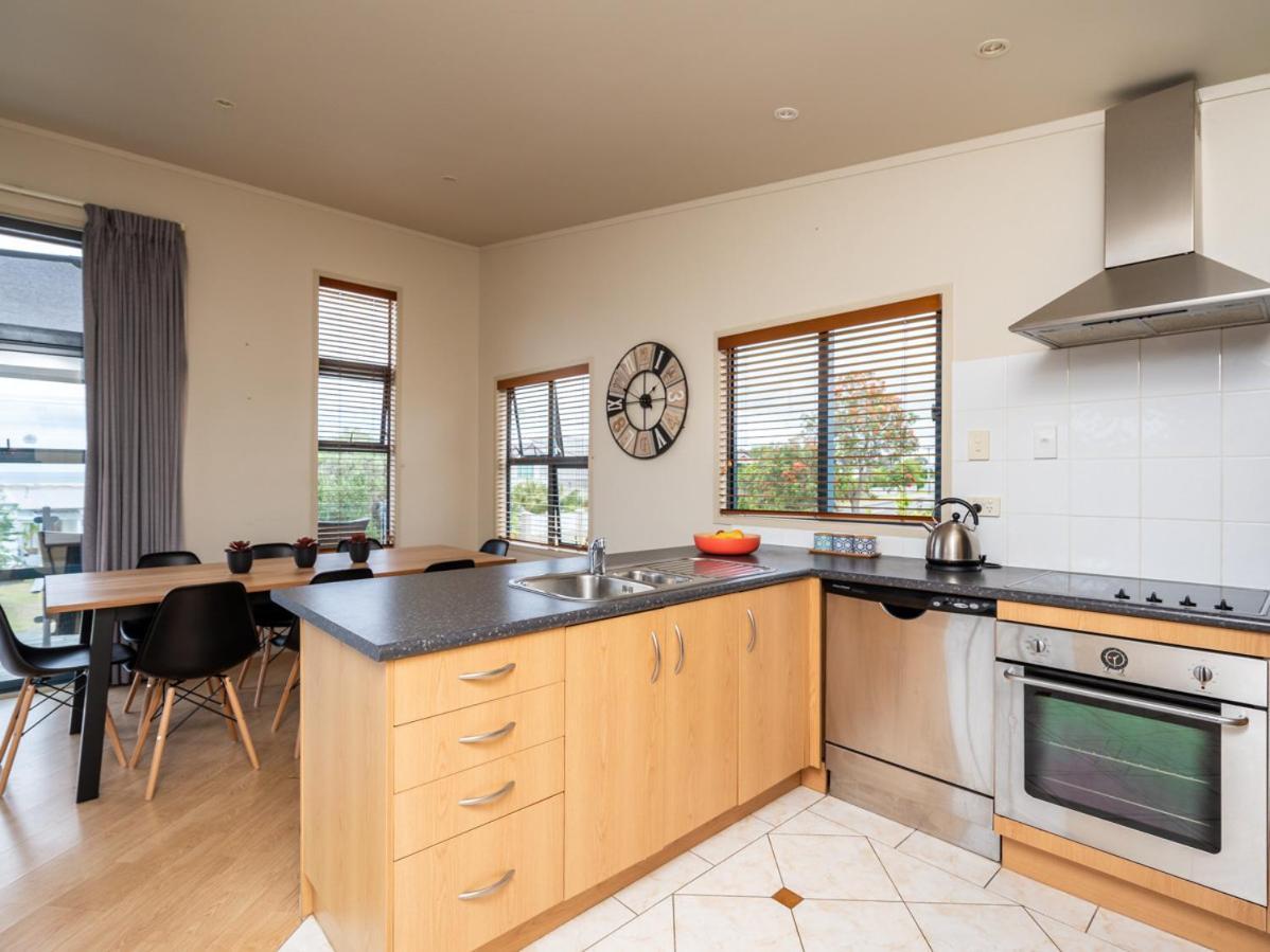 Oceans 8 - Mangawhai Heads Holiday Home Exterior foto